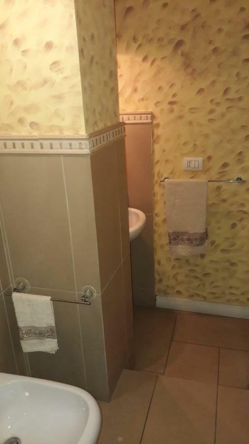 Bastiano'S Rooms Catania Bagian luar foto