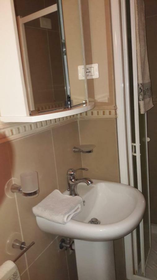 Bastiano'S Rooms Catania Bagian luar foto