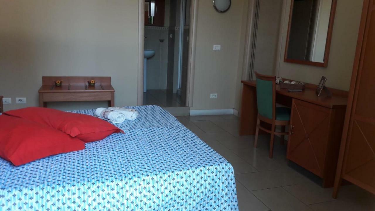 Bastiano'S Rooms Catania Bagian luar foto