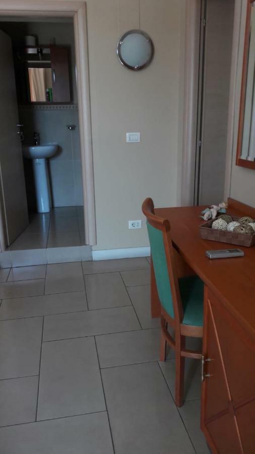 Bastiano'S Rooms Catania Bagian luar foto