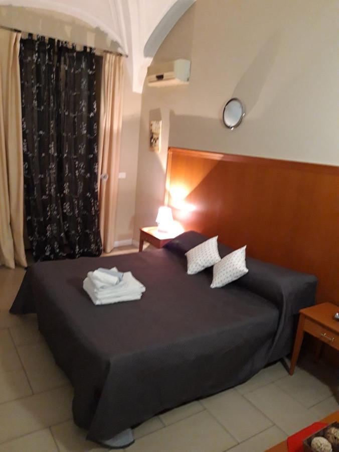 Bastiano'S Rooms Catania Bagian luar foto