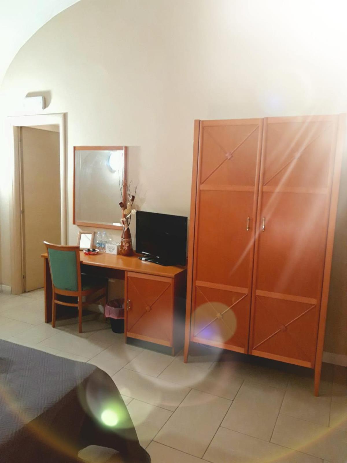 Bastiano'S Rooms Catania Bagian luar foto