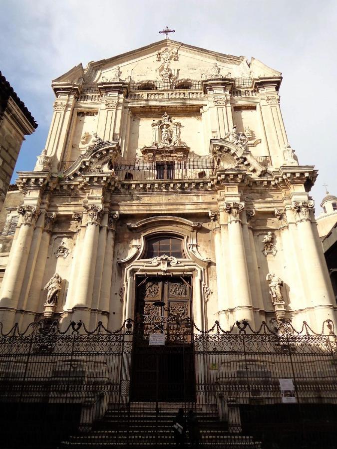Bastiano'S Rooms Catania Bagian luar foto